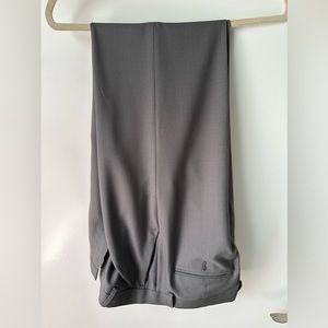 Haggar Gray Straight Fit Dress Pants 
Size: 34X34
